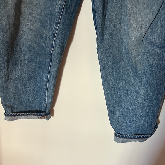 Madewell Baggy Tapered Jeans in light wash - Picture 4 of 9